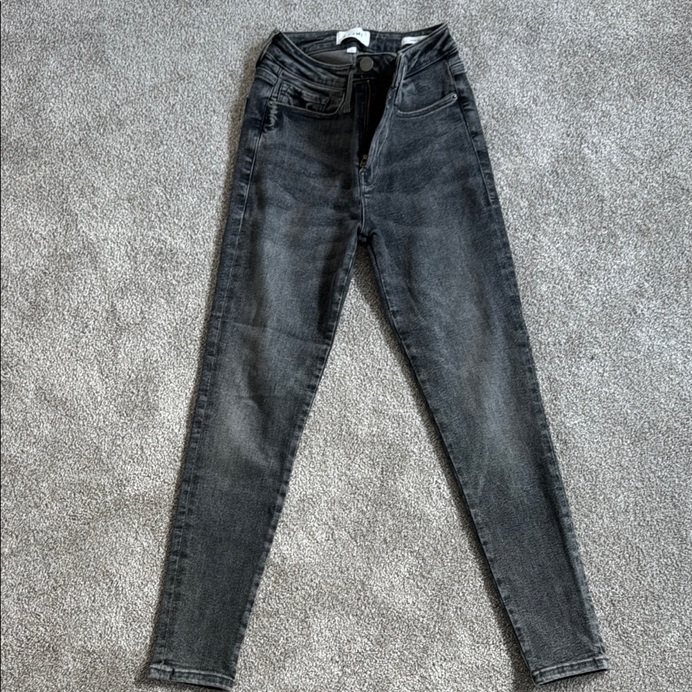 Frame Denim Black Skinny Jeans with Soft Vintage Look